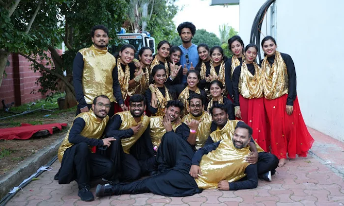 R K CREATIVE dance company